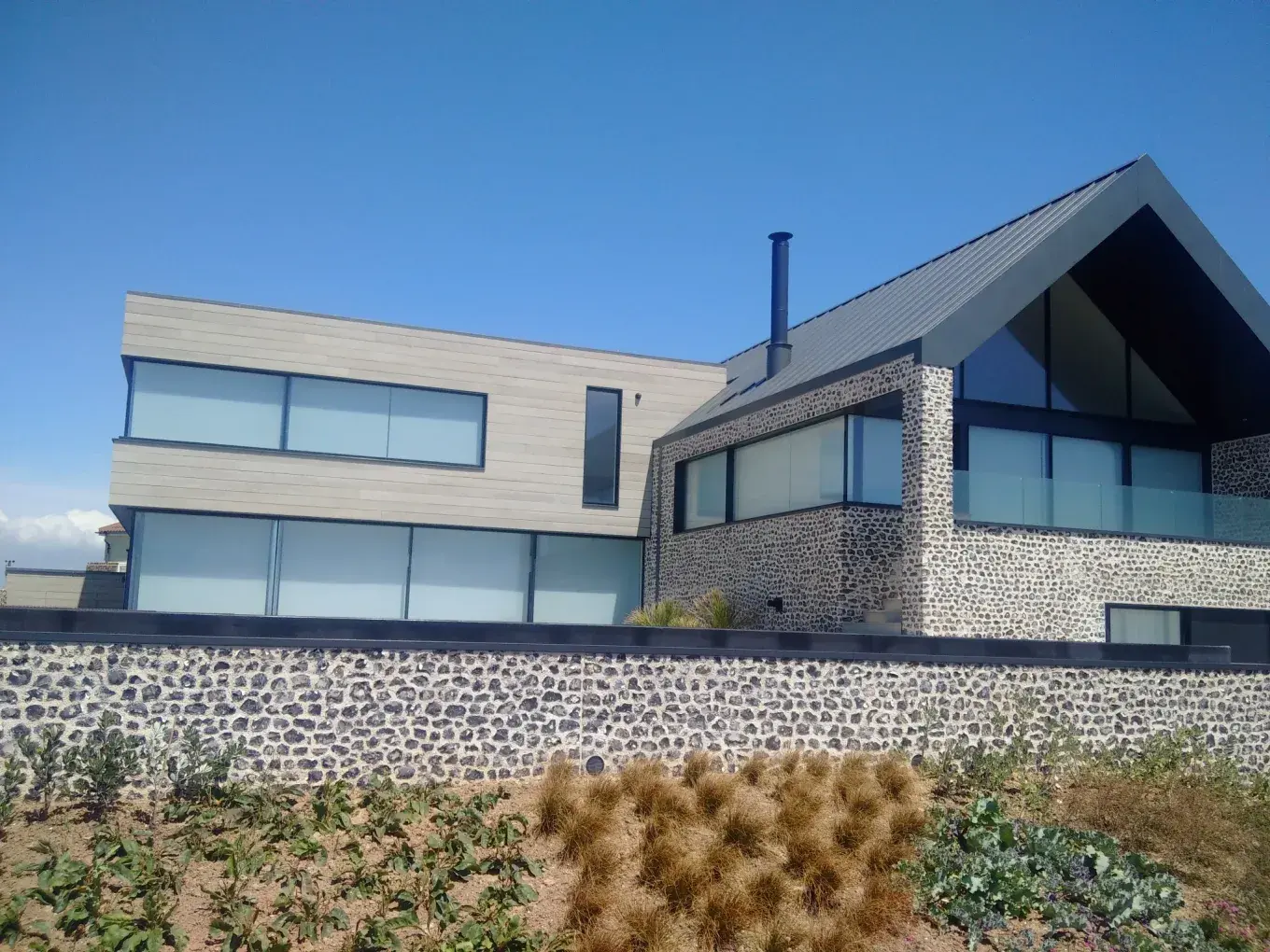 Case%20Study_MCL360D_Shadow%20Line_Smoked%20Oak_Project%20Imagery_Residential