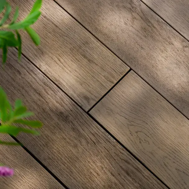 Antique-Oak-Decking-with-plant