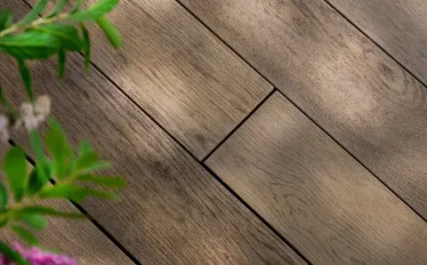 Antique-Oak-Decking-with-plant