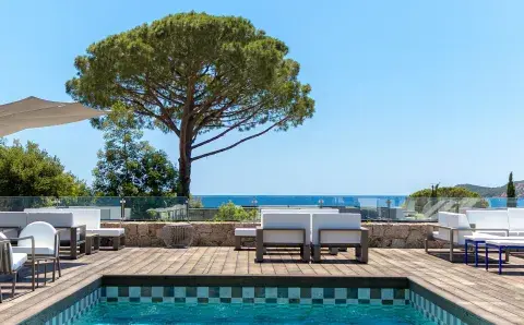Case study Porto Vecchio Decking Pool Antique Oak 1